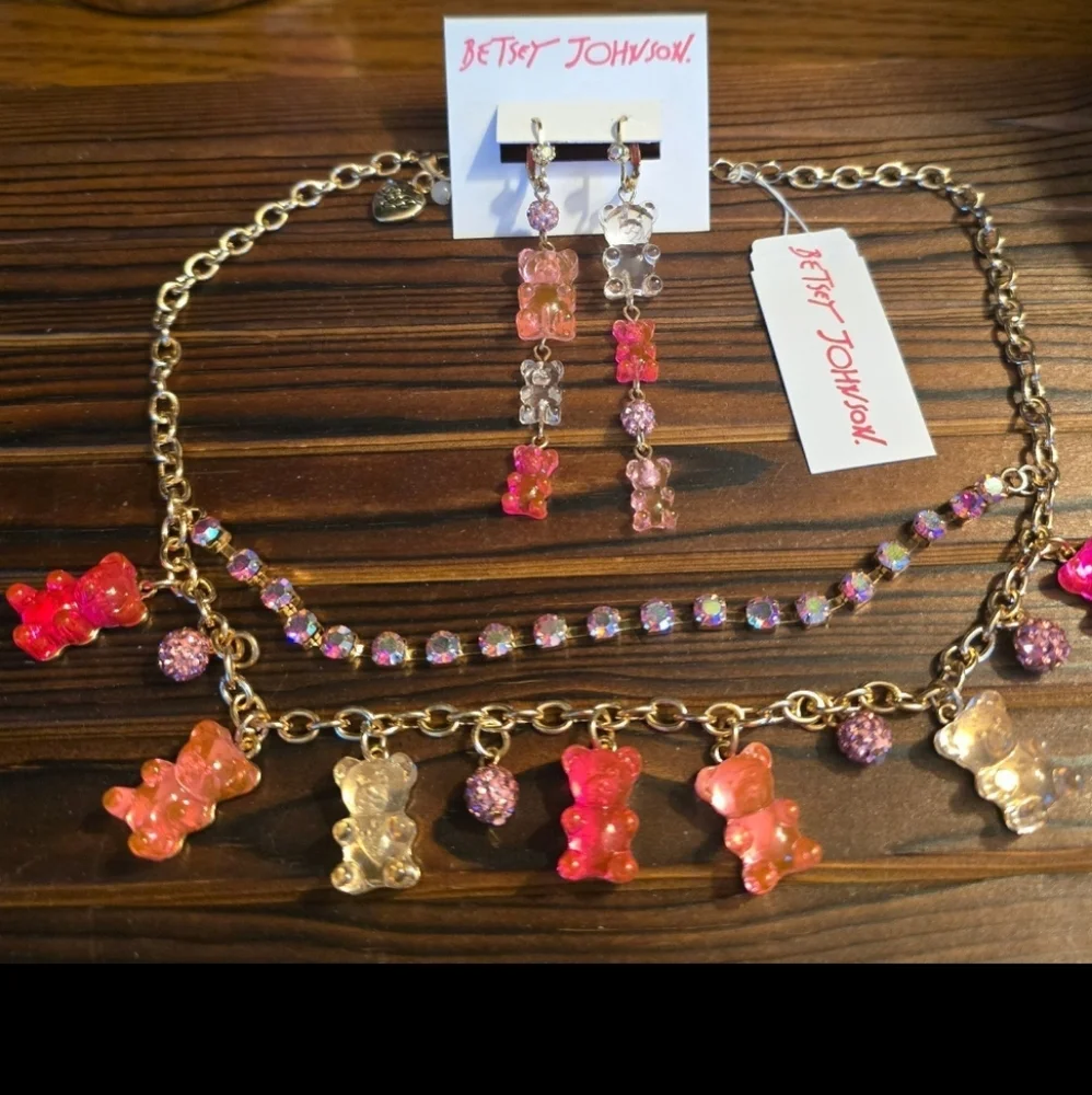 Betsey Johnson Pink Gummy Bear Necklace and earring set! NWT! - Picture 7 of 12
